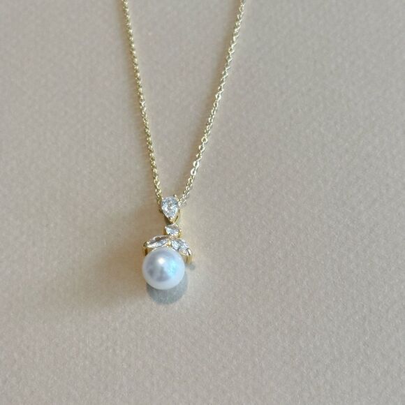 Elegant Gold Pearl Necklace #1551 - Picture 4 of 5